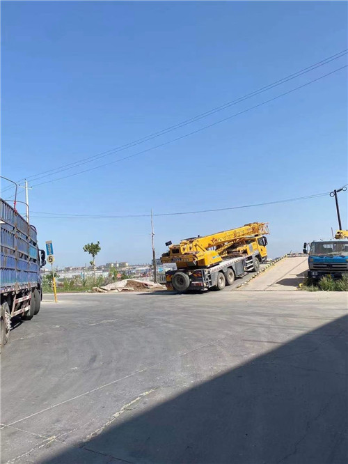 宁明县25吨吊车的租赁价格大概是多少？