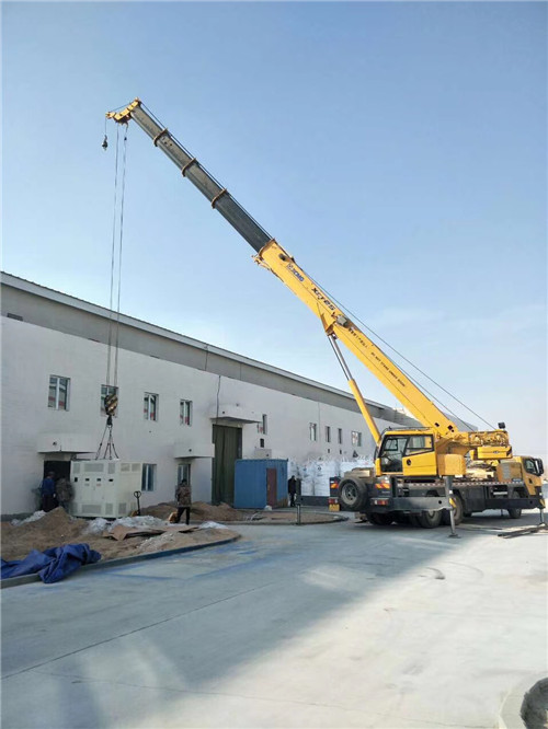 宁明县“超载就喊停”—— 吊车的 “重量保镖” 技术