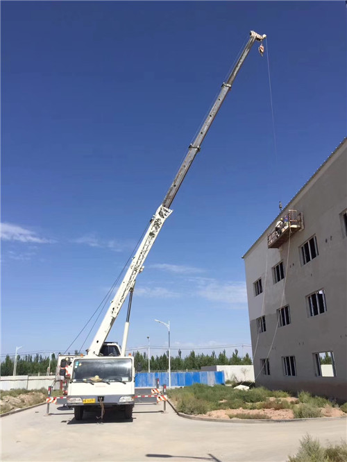 宁明县“轻装强干”—— 吊车的 “轻量化臂架” 技术