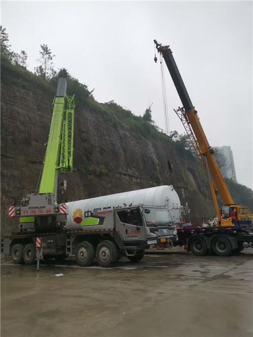 宁明县“不怕风雨冻”—— 吊车的 “恶劣环境适应” 技术